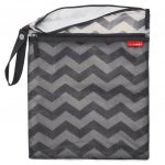 skiphop-grab-_-go-wet-dry-baby-bag-chevron4