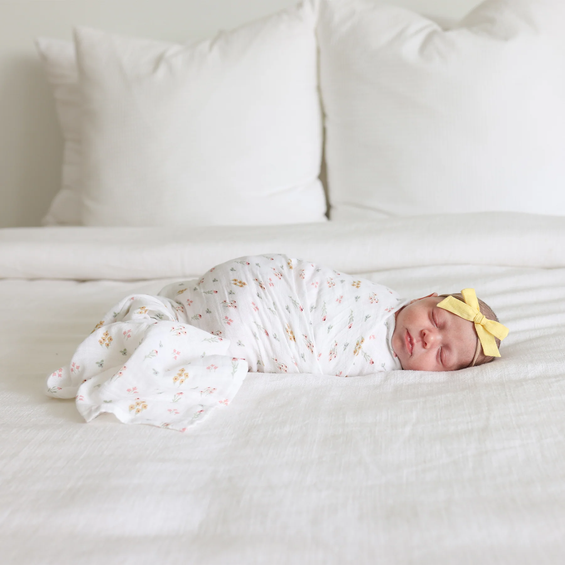 lulujo swaddle 2pk cats and flowers5